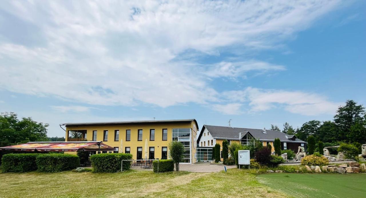 Jested Golf Restaurace A Penzion Svetla pod Jestedem Εξωτερικό φωτογραφία