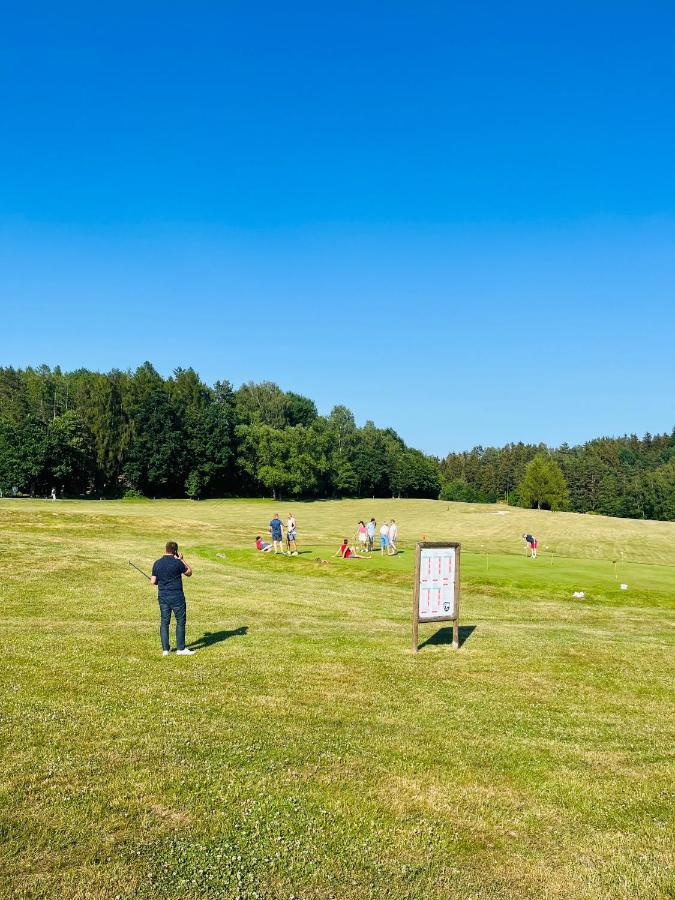 Jested Golf Restaurace A Penzion Svetla pod Jestedem Εξωτερικό φωτογραφία