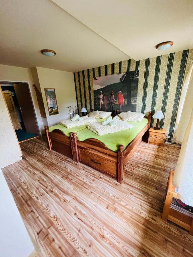 Jested Golf Restaurace A Penzion Svetla pod Jestedem Εξωτερικό φωτογραφία
